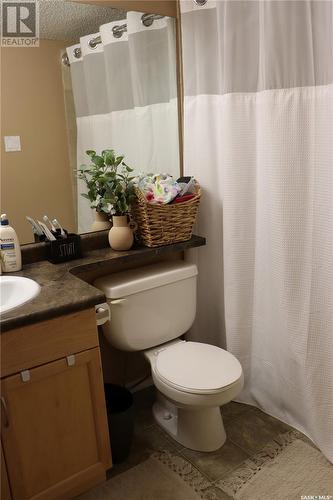 201E 1121 Mckercher Drive, Saskatoon, SK - Indoor Photo Showing Bathroom