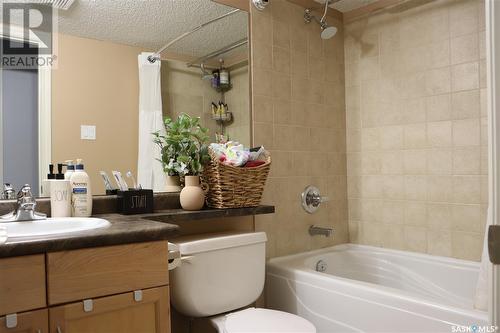 201E 1121 Mckercher Drive, Saskatoon, SK - Indoor Photo Showing Bathroom