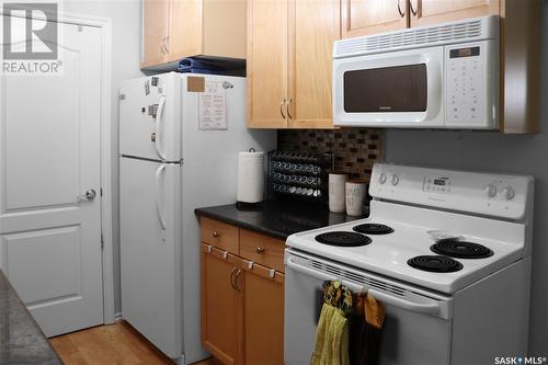 201E 1121 Mckercher Drive, Saskatoon, SK - Indoor Photo Showing Kitchen