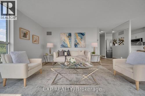 802 - 150 Dunlop Street E, Barrie, ON - Indoor Photo Showing Living Room