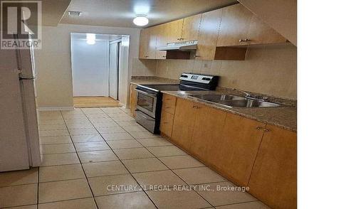 54 Lahore Crescent, Markham, ON - Indoor Photo Showing Kitchen With Double Sink