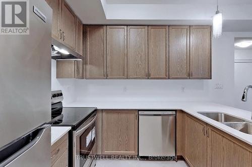 109 - 370 Red Maple Road, Richmond Hill, ON - Indoor Photo Showing Kitchen With Double Sink