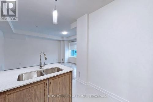 109 - 370 Red Maple Road, Richmond Hill, ON - Indoor Photo Showing Kitchen With Double Sink