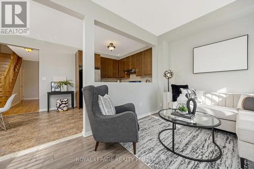 592 Lott Crescent, Milton, ON - Indoor Photo Showing Living Room