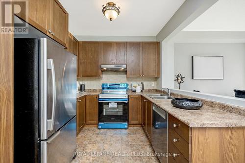 592 Lott Crescent, Milton, ON - Indoor Photo Showing Kitchen With Double Sink