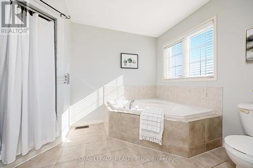 592 Lott Crescent, Milton, ON - Indoor Photo Showing Bathroom