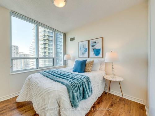 2510-18 Spring Garden Ave, Toronto, ON - Indoor Photo Showing Bedroom