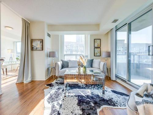 2510-18 Spring Garden Ave, Toronto, ON - Indoor Photo Showing Living Room