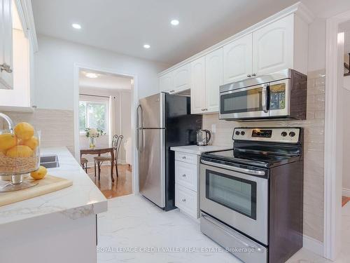 5937 Shandwick Pl, Mississauga, ON - Indoor Photo Showing Kitchen