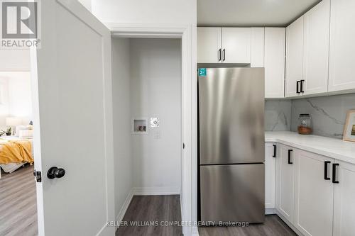 85 Walter Avenue N, Hamilton, ON - Indoor Photo Showing Kitchen