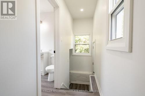 85 Walter Avenue N, Hamilton, ON - Indoor Photo Showing Bathroom