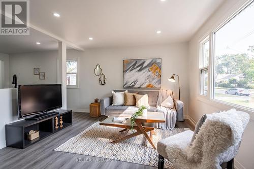 85 Walter Avenue N, Hamilton, ON - Indoor Photo Showing Living Room