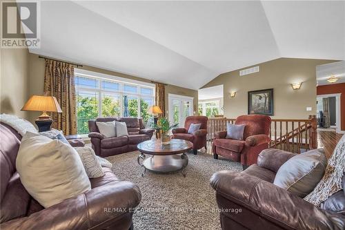 46 Townline Road, Haldimand, ON - Indoor Photo Showing Living Room