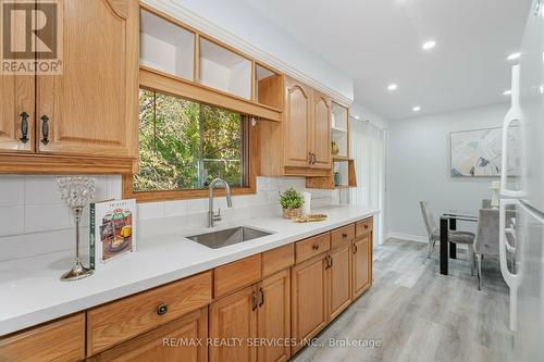 40 Meadow Crescent, Kitchener, ON - Indoor Photo Showing Kitchen