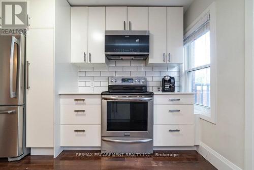 44 Melbourne Street, Hamilton, ON - Indoor Photo Showing Kitchen With Upgraded Kitchen