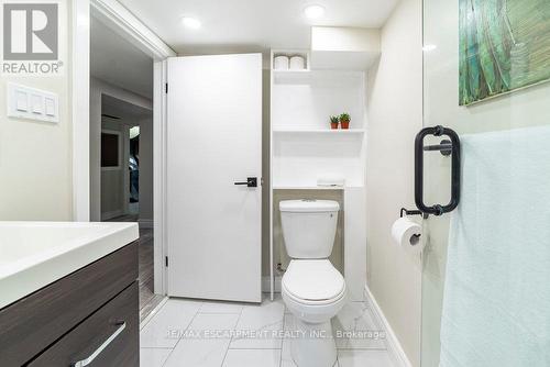 44 Melbourne Street, Hamilton, ON - Indoor Photo Showing Bathroom