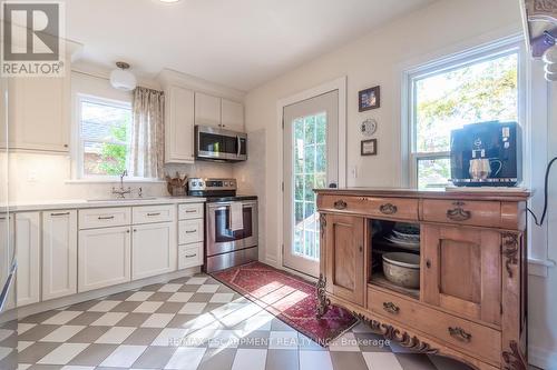 94 Queensdale Avenue E, Hamilton, ON - Indoor Photo Showing Kitchen