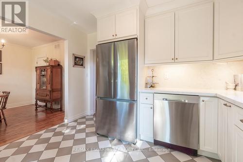 94 Queensdale Avenue E, Hamilton, ON - Indoor Photo Showing Kitchen