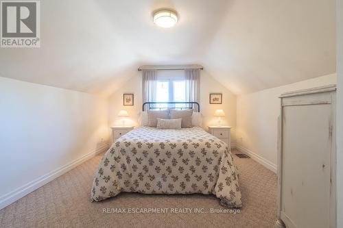 94 Queensdale Avenue E, Hamilton, ON - Indoor Photo Showing Bedroom