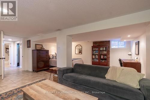 94 Queensdale Avenue E, Hamilton, ON - Indoor Photo Showing Living Room