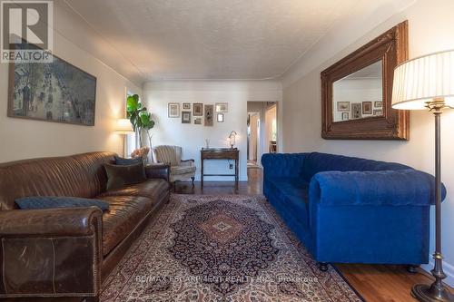 94 Queensdale Avenue E, Hamilton, ON - Indoor Photo Showing Living Room