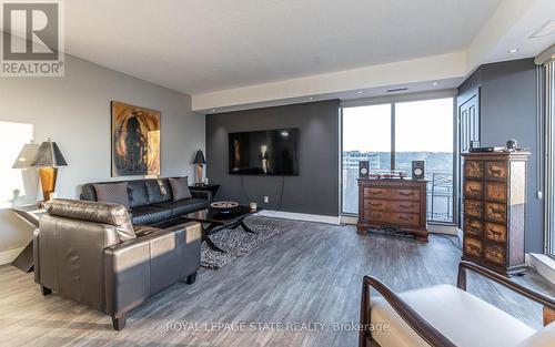 1703 - 67 Caroline Street S, Hamilton, ON - Indoor Photo Showing Living Room