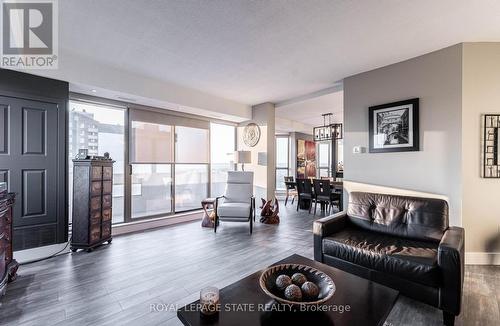 1703 - 67 Caroline Street S, Hamilton, ON - Indoor Photo Showing Living Room