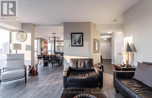 1703 - 67 Caroline Street S, Hamilton, ON - Indoor Photo Showing Living Room