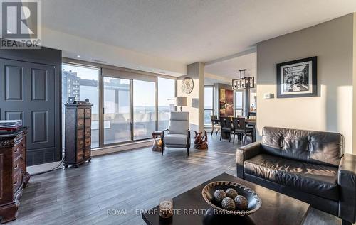 1703 - 67 Caroline Street S, Hamilton, ON - Indoor Photo Showing Living Room