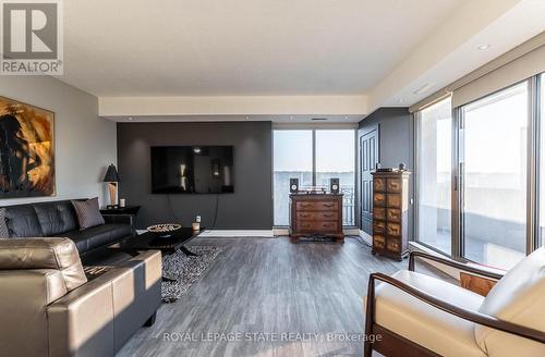 1703 - 67 Caroline Street S, Hamilton, ON - Indoor Photo Showing Living Room