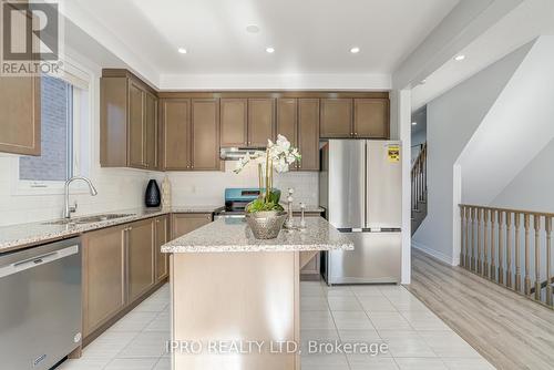 216 Harold Dent Trail, Oakville, ON - Indoor Photo Showing Kitchen