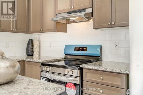 216 Harold Dent Trail, Oakville, ON - Indoor Photo Showing Kitchen