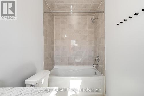 216 Harold Dent Trail, Oakville, ON - Indoor Photo Showing Bathroom