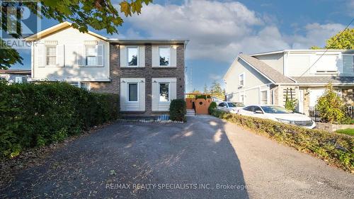 668 Green Meadow Crescent, Mississauga, ON - Outdoor With Facade