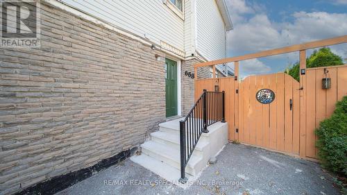 668 Green Meadow Crescent, Mississauga, ON - Outdoor With Exterior