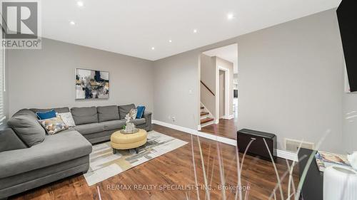 668 Green Meadow Crescent, Mississauga, ON - Indoor Photo Showing Living Room