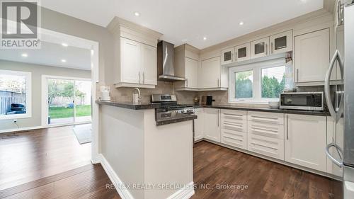 668 Green Meadow Crescent, Mississauga, ON - Indoor Photo Showing Kitchen