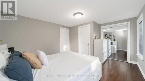 668 Green Meadow Crescent, Mississauga, ON - Indoor Photo Showing Bedroom