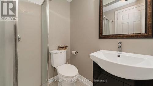 668 Green Meadow Crescent, Mississauga, ON - Indoor Photo Showing Bathroom