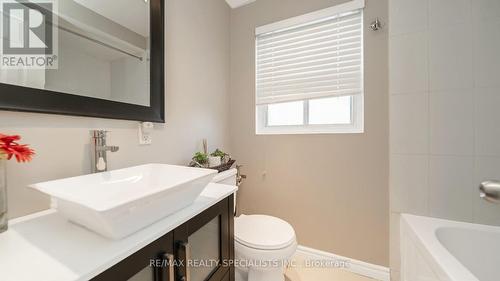 668 Green Meadow Crescent, Mississauga, ON - Indoor Photo Showing Bathroom