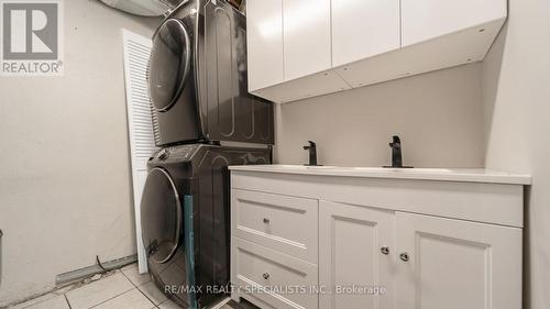 668 Green Meadow Crescent, Mississauga, ON - Indoor Photo Showing Laundry Room