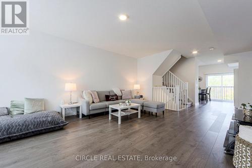 91-1121 Cooke Boulevard, Burlington, ON - Indoor Photo Showing Living Room