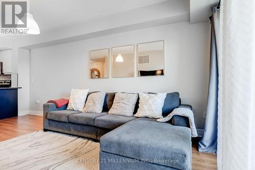 401B - 70 Baycliffe Crescent, Brampton, ON - Indoor Photo Showing Living Room