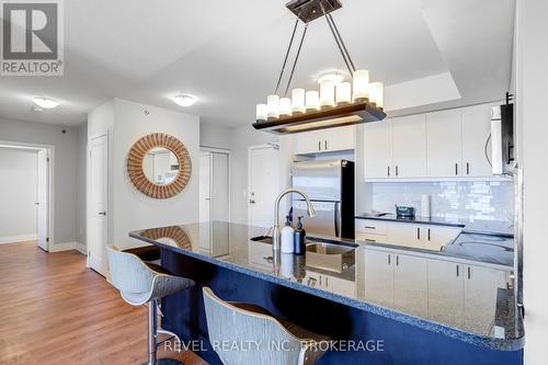 401B - 70 Baycliffe Crescent, Brampton, ON - Indoor Photo Showing Kitchen With Upgraded Kitchen