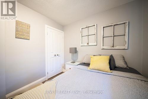 11 Hillcrest Avenue, Brantford, ON - Indoor Photo Showing Bedroom