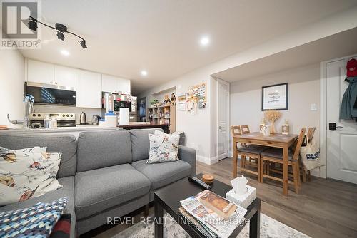 11 Hillcrest Avenue, Brantford, ON - Indoor Photo Showing Living Room