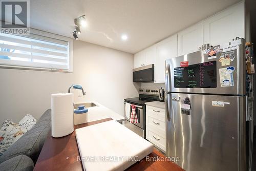 11 Hillcrest Avenue, Brantford, ON - Indoor Photo Showing Kitchen