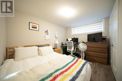 11 Hillcrest Avenue, Brantford, ON - Indoor Photo Showing Bedroom