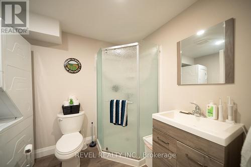 11 Hillcrest Avenue, Brantford, ON - Indoor Photo Showing Bathroom