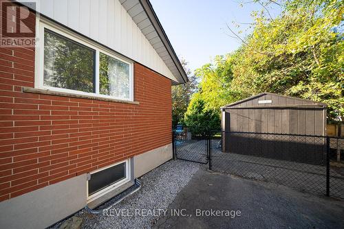 11 Hillcrest Avenue, Brantford, ON - Outdoor With Exterior